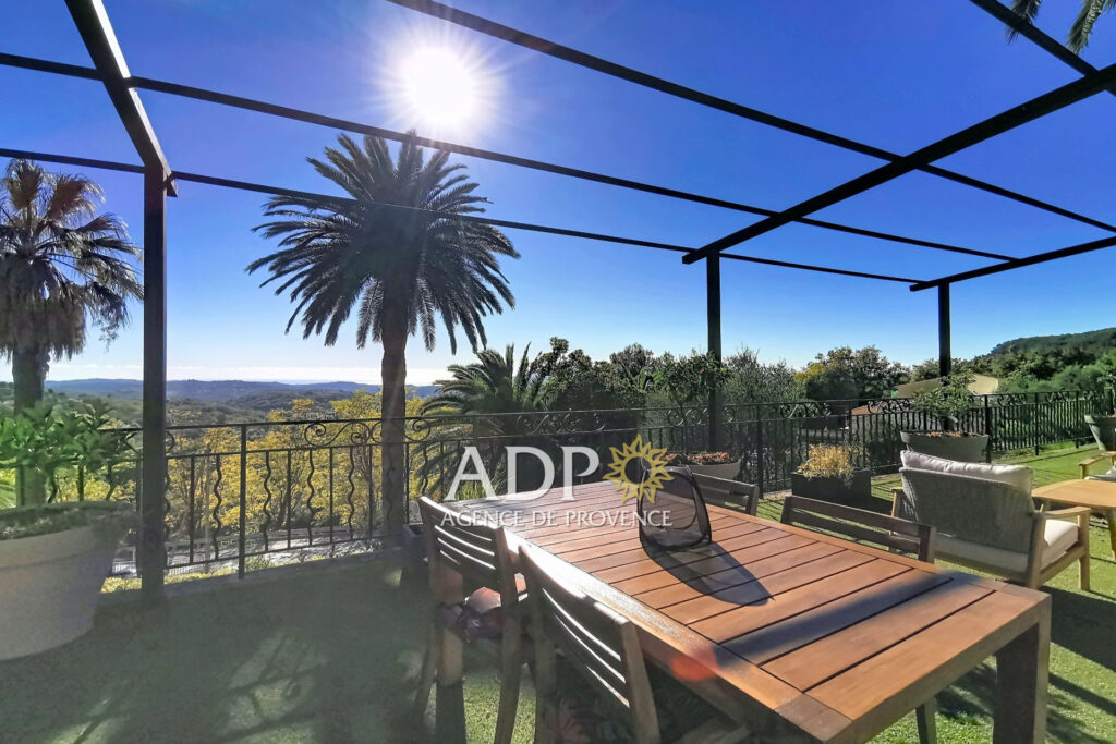 Appartement de Prestige aux portes de la Capitale des Parfums – 3 pièces – 2 chambres – 111.00 m²