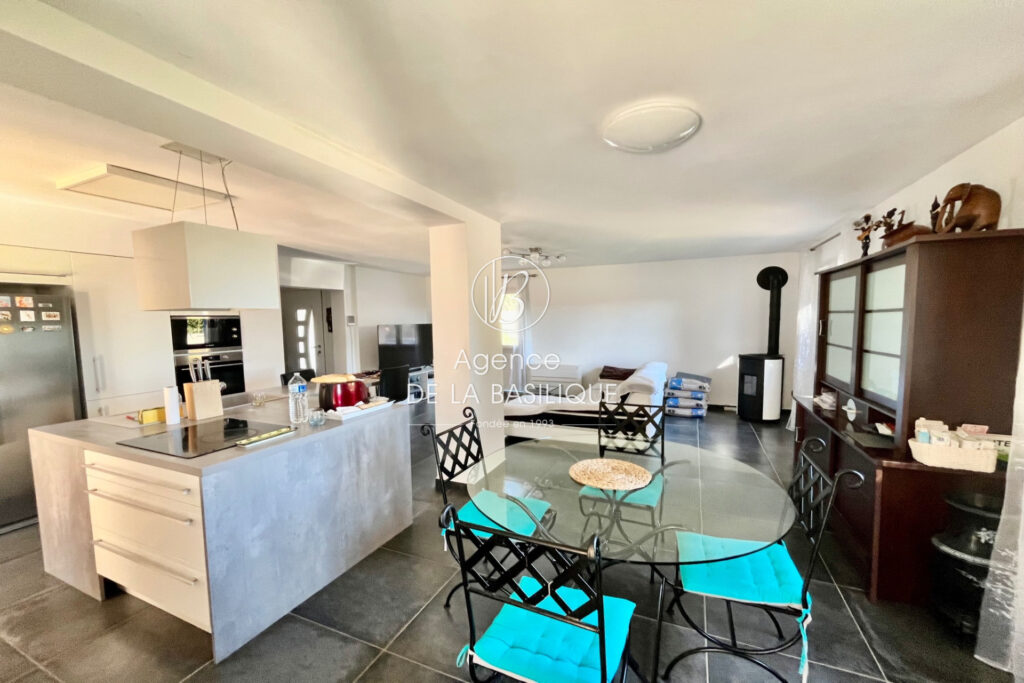 vente maison 5 Pièce(s) – 5 pièces – 4 chambres – 130.00 m²