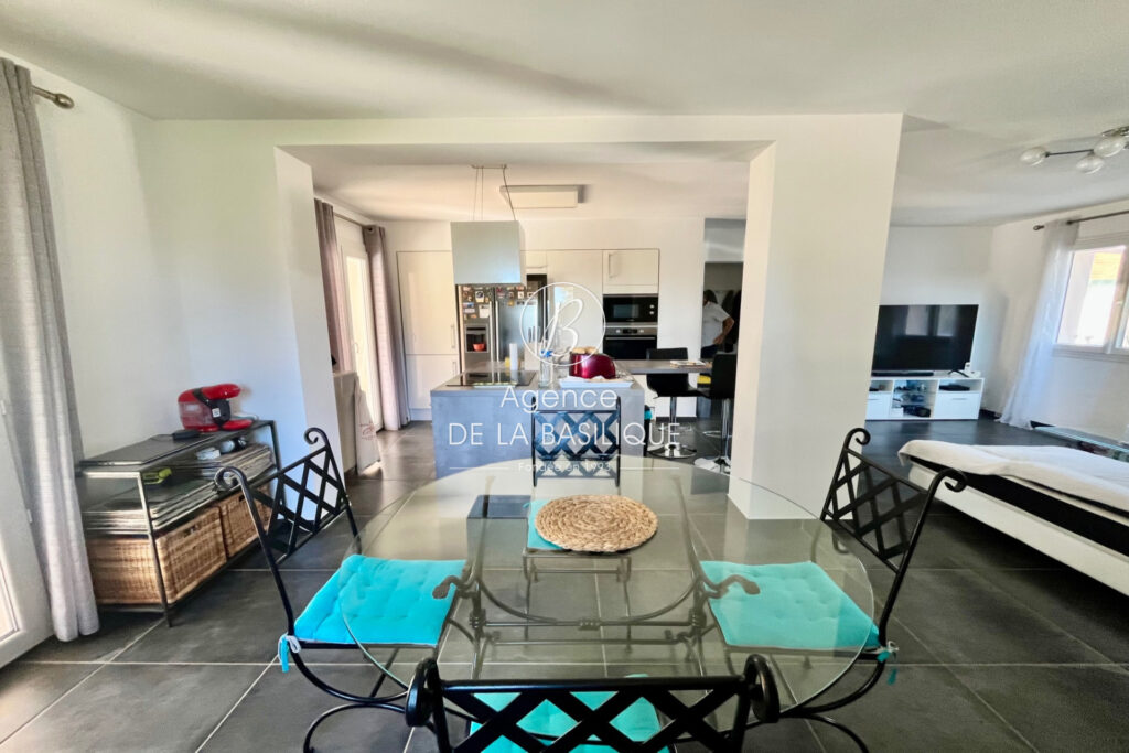 vente maison 5 Pièce(s) – 5 pièces – 4 chambres – 130.00 m²