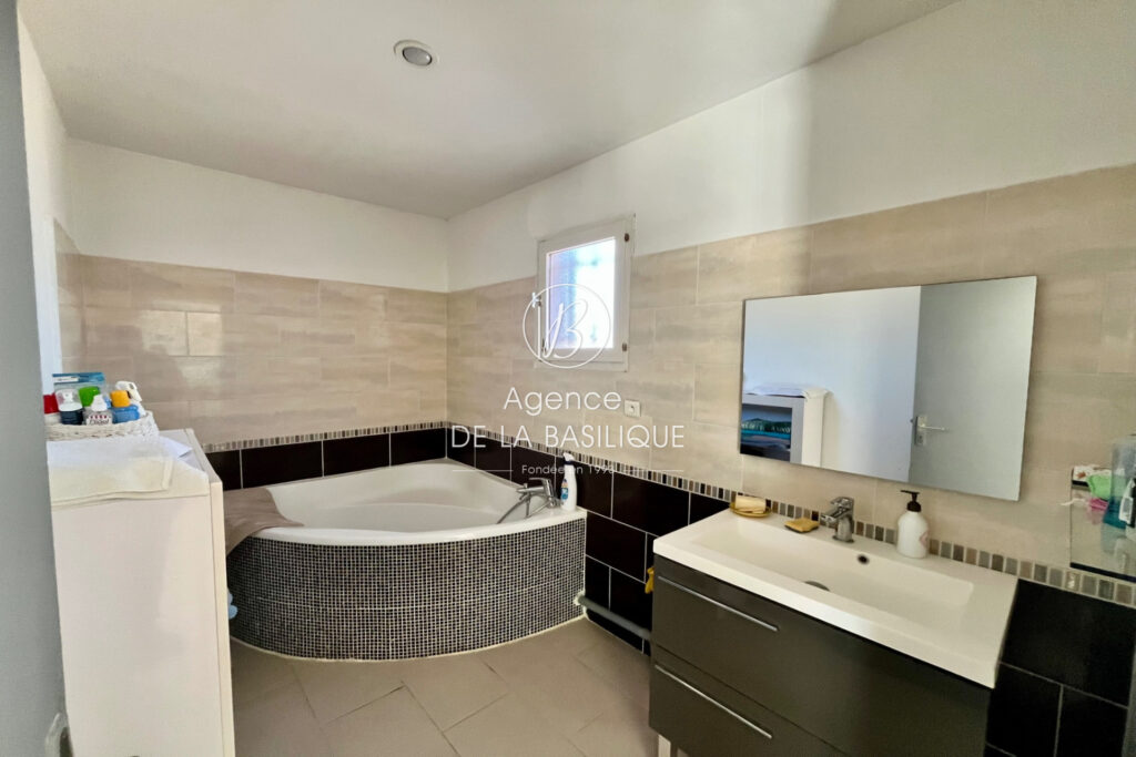 vente maison 5 Pièce(s) – 5 pièces – 4 chambres – 130.00 m²