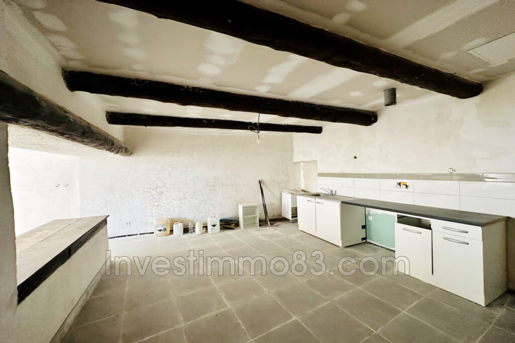 Au c½ur de PERTUIS, proche de toutes les commodités, dans un e – 3 pièces – 2 chambres – 70.16 m²