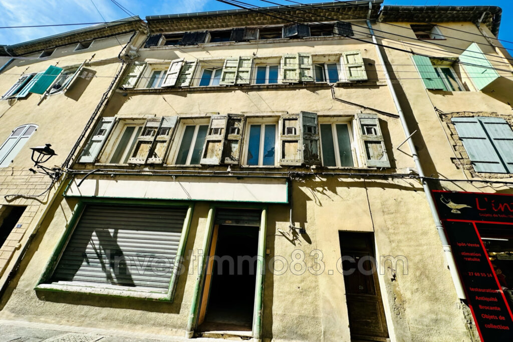 Au c½ur de PERTUIS, proche de toutes les commodités, dans un e – 4 pièces – 2 chambres – 71.22 m²