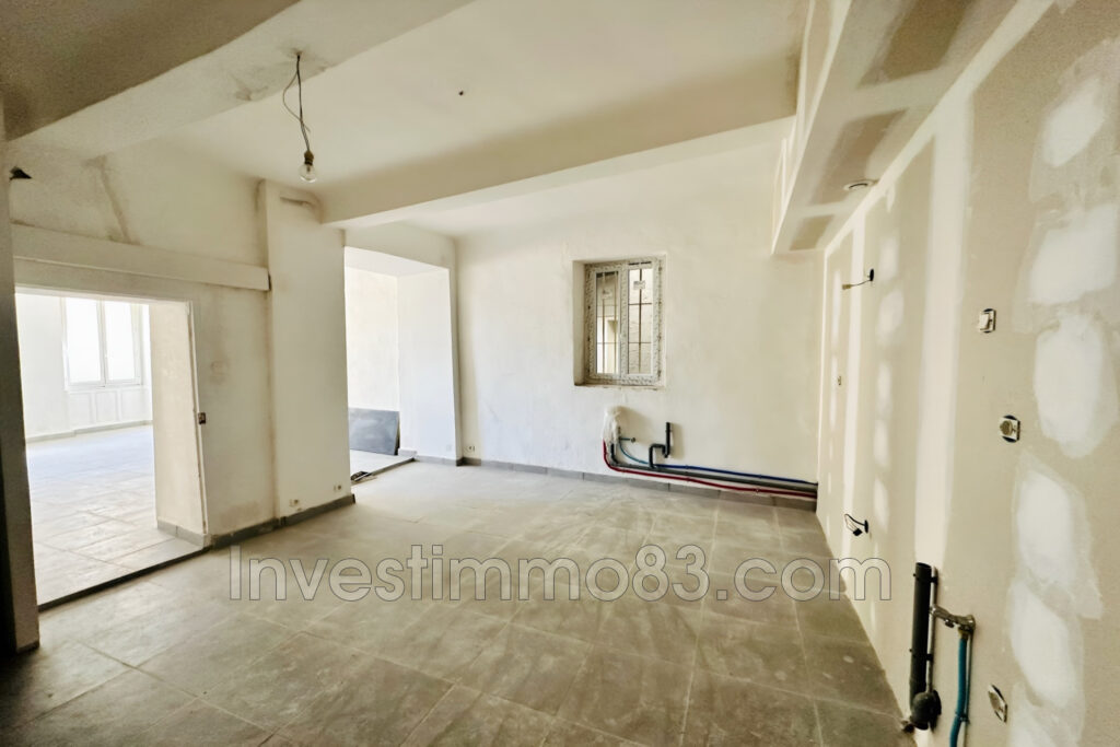 Au c½ur de PERTUIS, proche de toutes les commodités, dans un e – 4 pièces – 2 chambres – 71.22 m²