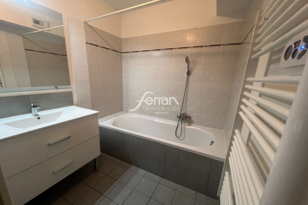 A vendre à Draguignan, T3 avec balcon et parking proche du cen – 3 pièces – 2 chambres – 69.00 m²