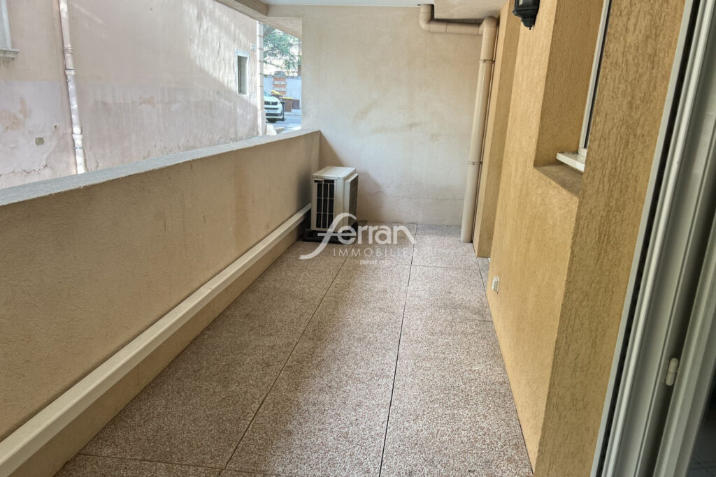 A vendre à Draguignan, T3 avec balcon et parking proche du cen – 3 pièces – 2 chambres – 69.00 m²