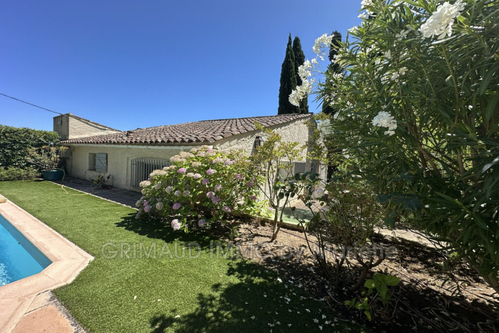 maison sur 500m² de terrain, avec beaucoup de charme, piscine  – 4 pièces – 2 chambres – 85.00 m²