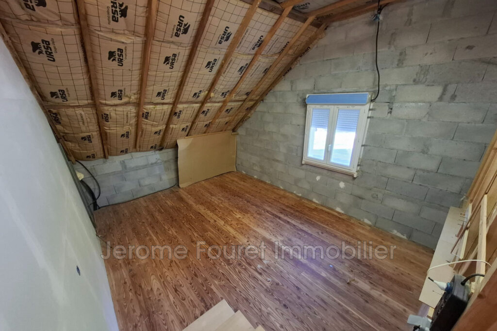 Maison traditionnelle  – 6 pièces – 3 chambres – 142.00 m²
