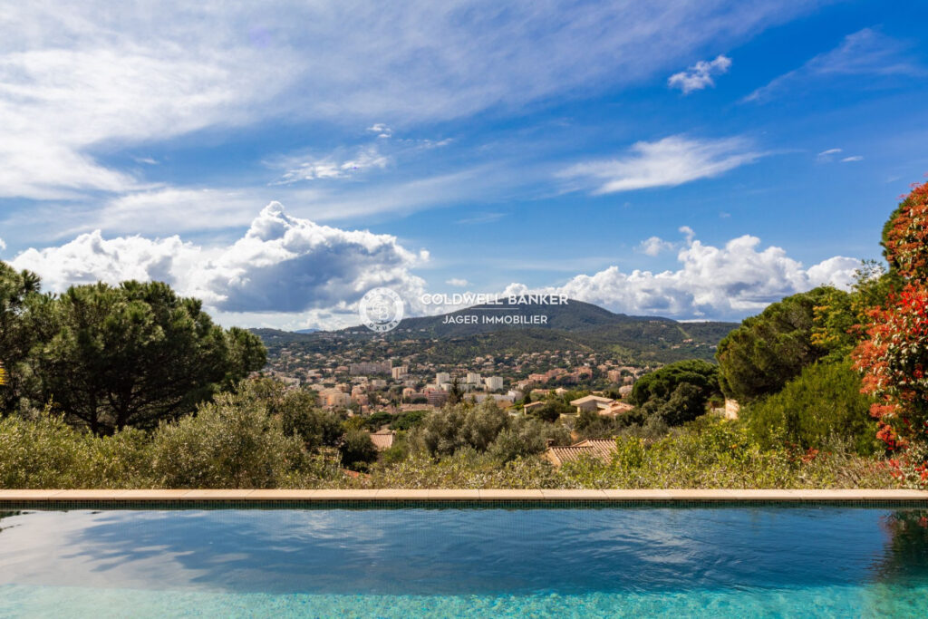 Villa avec vue panoramique, Le Sémaphore – 7 pièces – 5 chambres – 250.00 m²