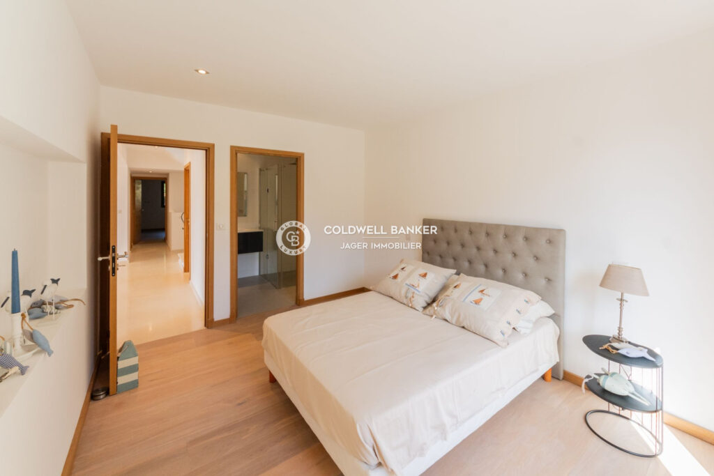 Villa avec vue panoramique, Le Sémaphore – 7 pièces – 5 chambres – 250.00 m²