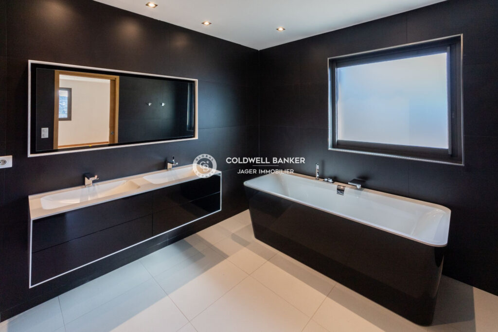 Villa avec vue panoramique, Le Sémaphore – 7 pièces – 5 chambres – 250.00 m²