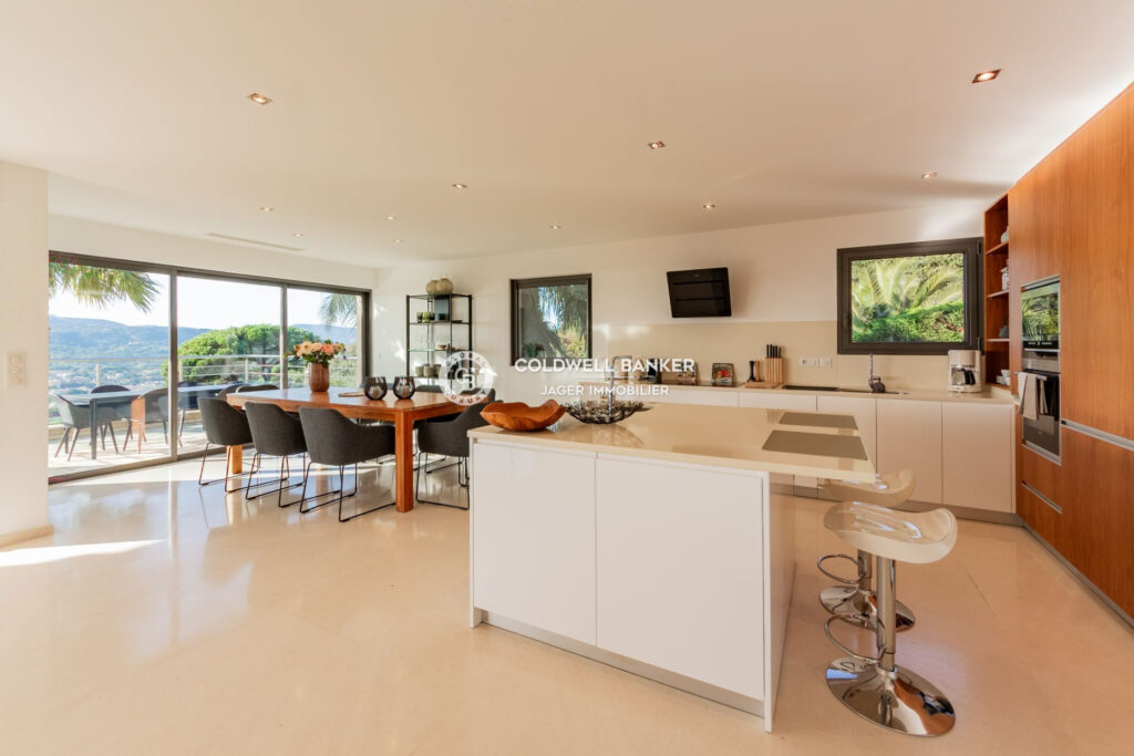 Villa avec vue panoramique, Le Sémaphore – 7 pièces – 5 chambres – 250.00 m²