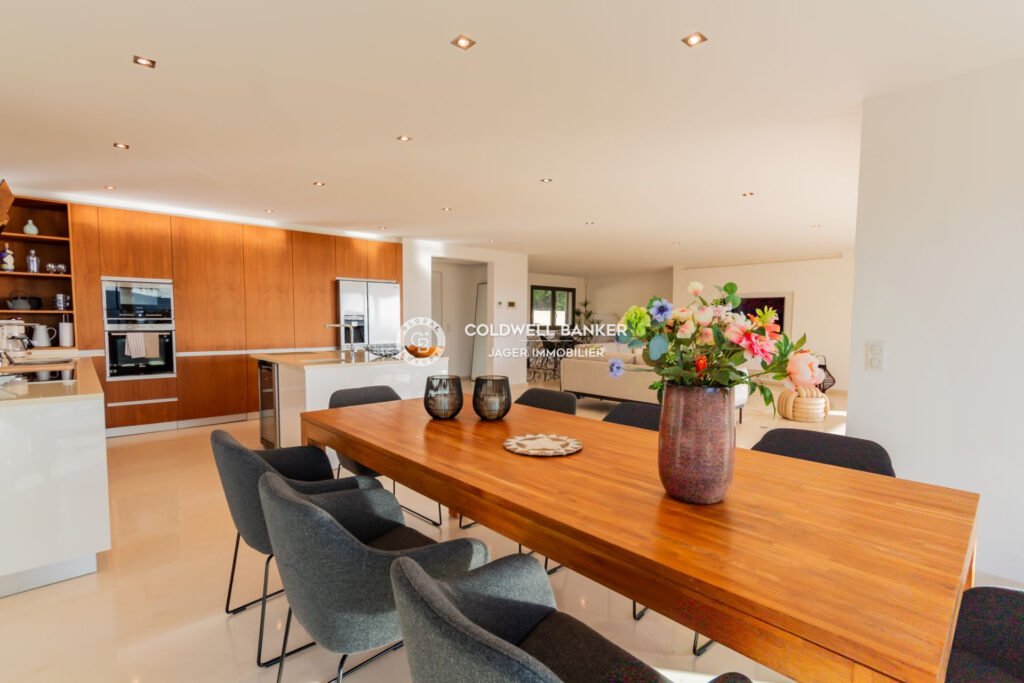 Villa avec vue panoramique, Le Sémaphore – 7 pièces – 5 chambres – 250.00 m²