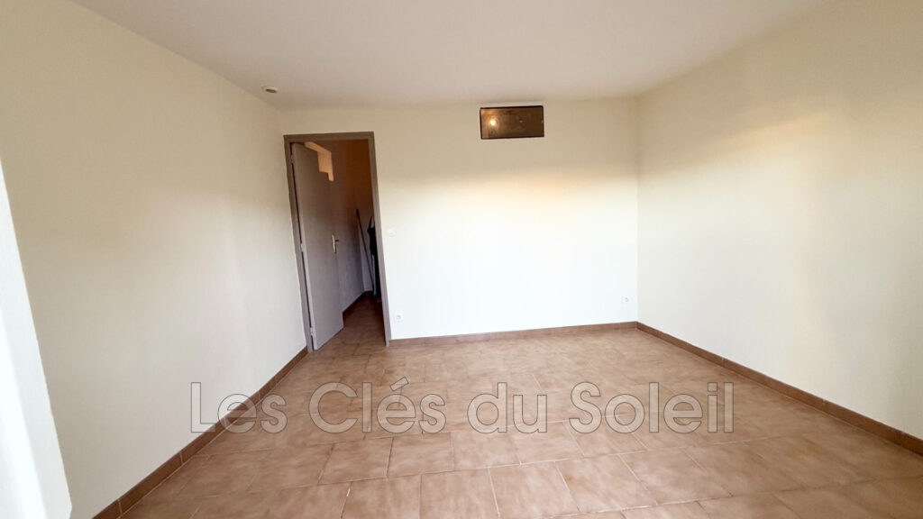 Située au c½ur de Brignoles, cette maison de village pleine de – 2 pièces – 1 chambre – 50.00 m²