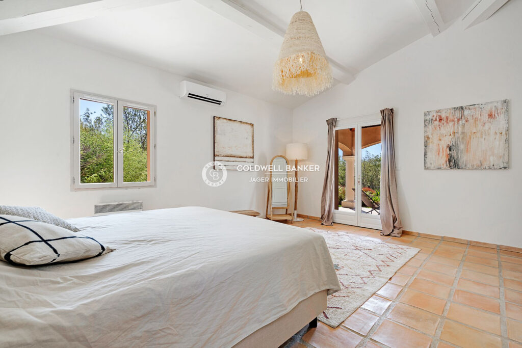 vente villa 5 Pièce(s) – 5 pièces – 4 chambres – 250.00 m²