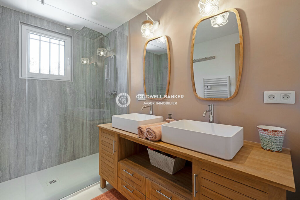 vente villa 5 Pièce(s) – 5 pièces – 4 chambres – 250.00 m²