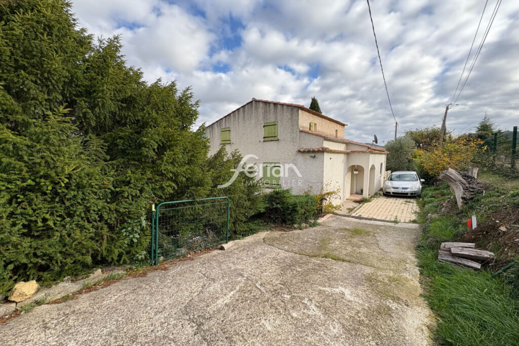 A vendre à Bargemon Maison avec beaux volumes et vue magnifiqu – 5 pièces – 4 chambres – 136.00 m²