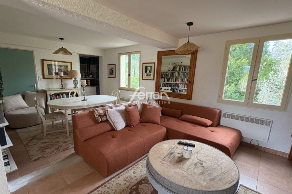 A vendre à Bargemon Maison avec beaux volumes et vue magnifiqu – 5 pièces – 4 chambres – 136.00 m²