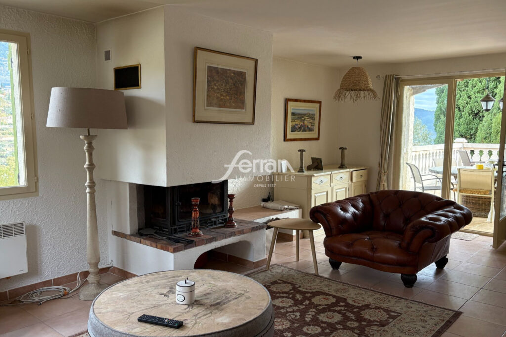 A vendre à Bargemon Maison avec beaux volumes et vue magnifiqu – 5 pièces – 4 chambres – 136.00 m²