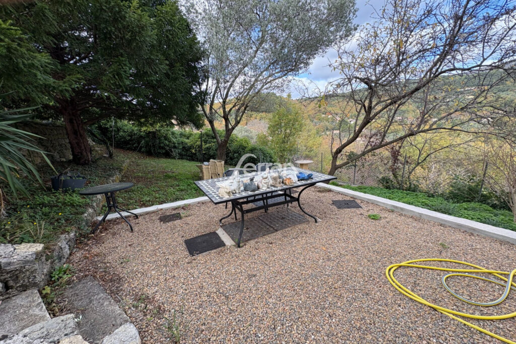 A vendre à Bargemon Maison avec beaux volumes et vue magnifiqu – 5 pièces – 4 chambres – 136.00 m²