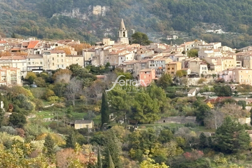A vendre à Bargemon Maison avec beaux volumes et vue magnifiqu – 5 pièces – 4 chambres – 136.00 m²