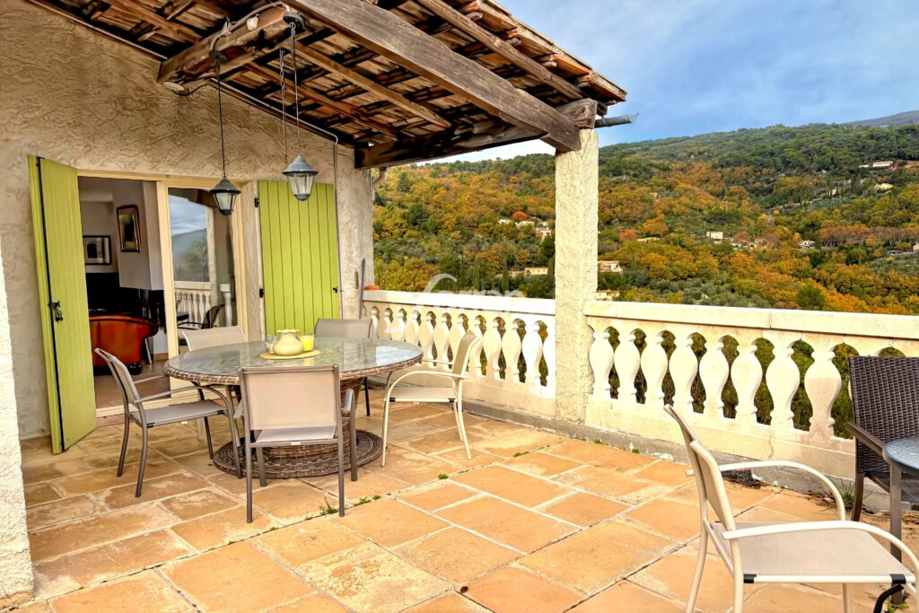 A vendre à Bargemon Maison avec beaux volumes et vue magnifiqu – 5 pièces – 4 chambres – 136.00 m²