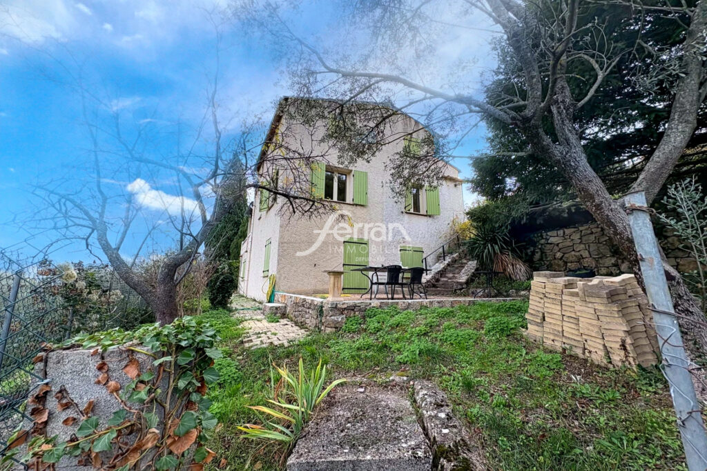 A vendre à Bargemon Maison avec beaux volumes et vue magnifiqu – 5 pièces – 4 chambres – 136.00 m²