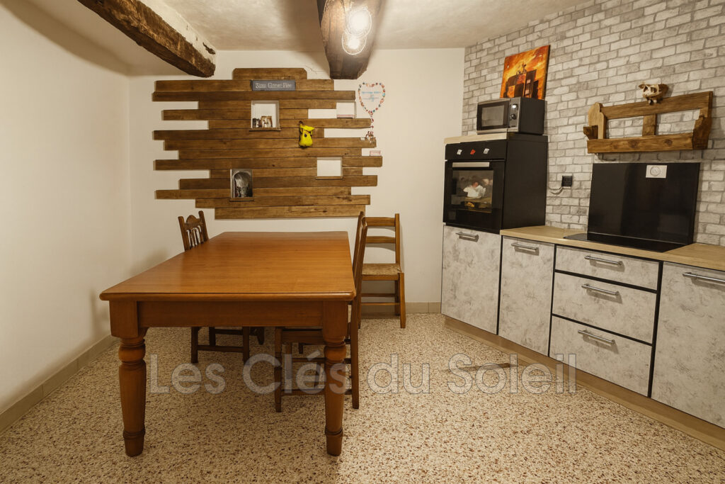Maison de village à Brignoles, élevée en R+2 de 119 m² habitab – 5 pièces – 3 chambres – 119.00 m²