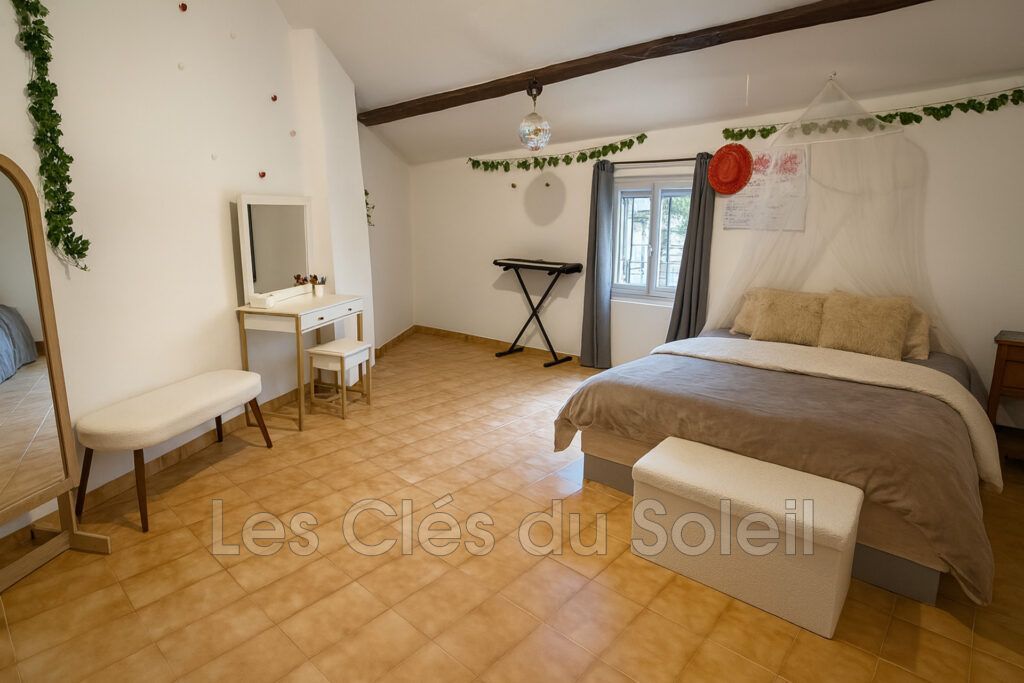 Maison de village à Brignoles, élevée en R+2 de 119 m² habitab – 5 pièces – 3 chambres – 119.00 m²