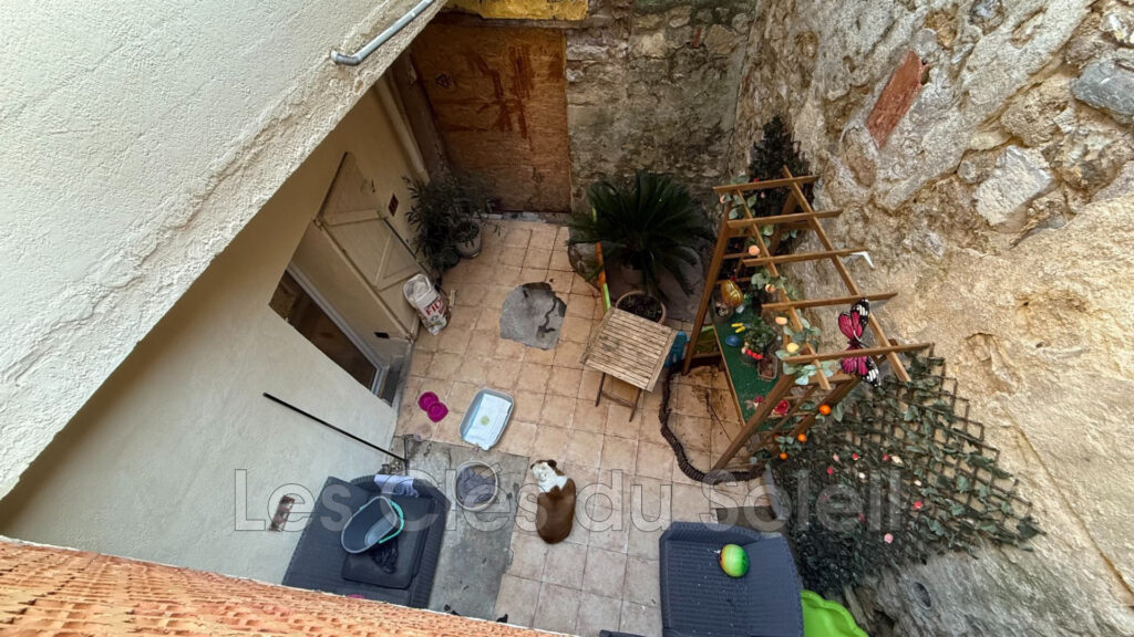 Maison de village à Brignoles, élevée en R+2 de 119 m² habitab – 5 pièces – 3 chambres – 119.00 m²