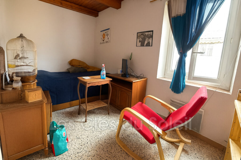 Maison de village sur besse sur issole de 75m2  élevée sur rez – 5 pièces – 2 chambres – 75.00 m²