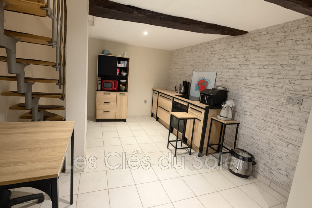 Maison de village sur besse sur issole de 75m2  élevée sur rez – 5 pièces – 2 chambres – 75.00 m²