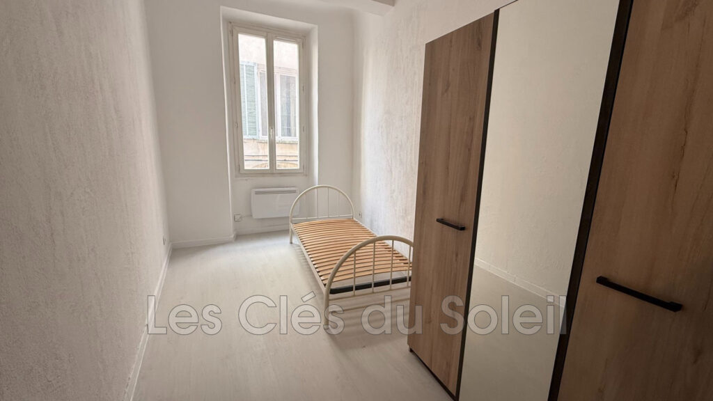 Appartement de 56 m² situé au 1er étage en plein centre-ville  – 3 pièces – 2 chambres – 56.00 m²