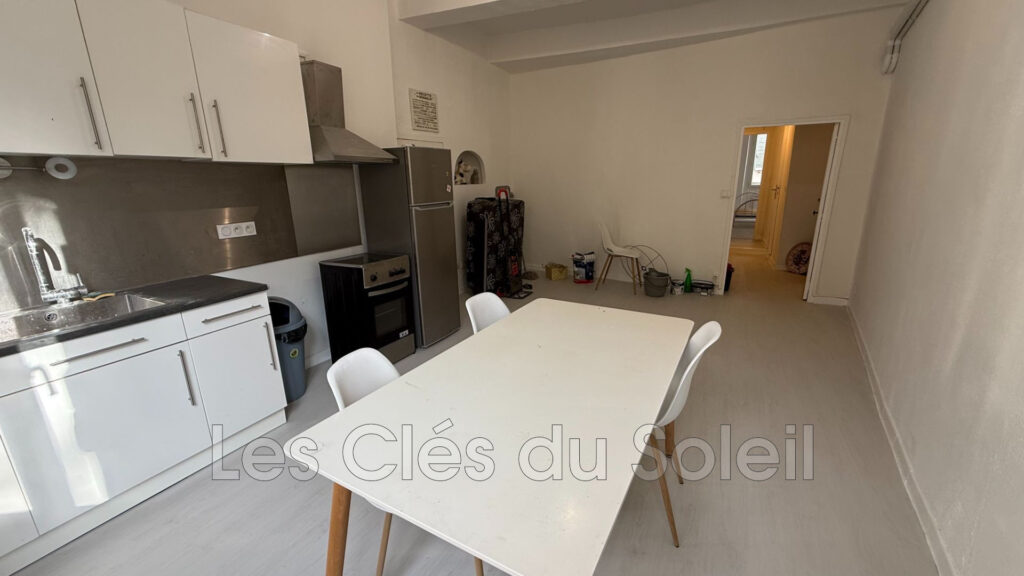 Appartement de 56 m² situé au 1er étage en plein centre-ville  – 3 pièces – 2 chambres – 56.00 m²