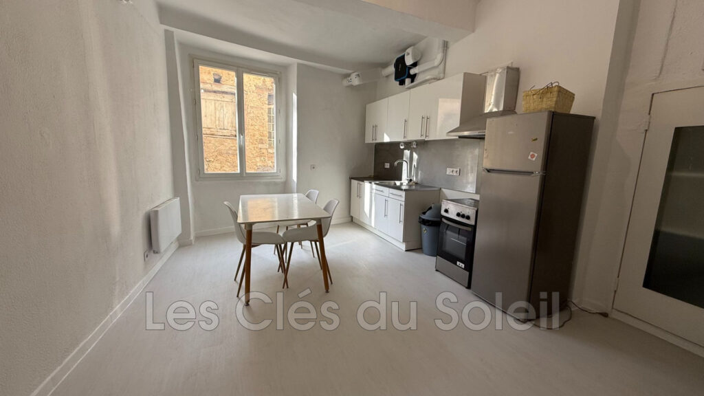 Appartement de 56 m² situé au 1er étage en plein centre-ville  – 3 pièces – 2 chambres – 56.00 m²