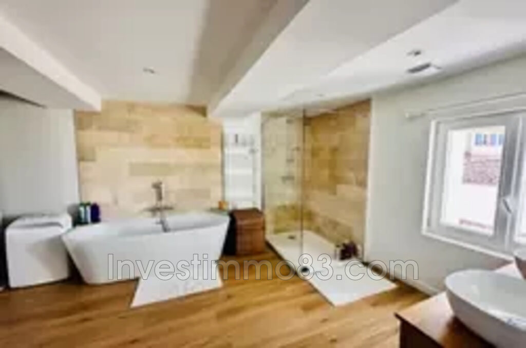 location maison de village 5 Pièce(s) – 5 pièces – 3 chambres – 85.00 m²