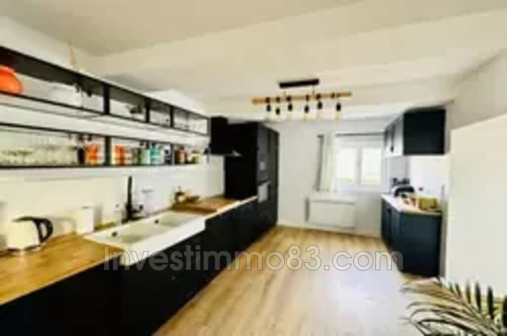 location maison de village 5 Pièce(s) – 5 pièces – 3 chambres – 85.00 m²