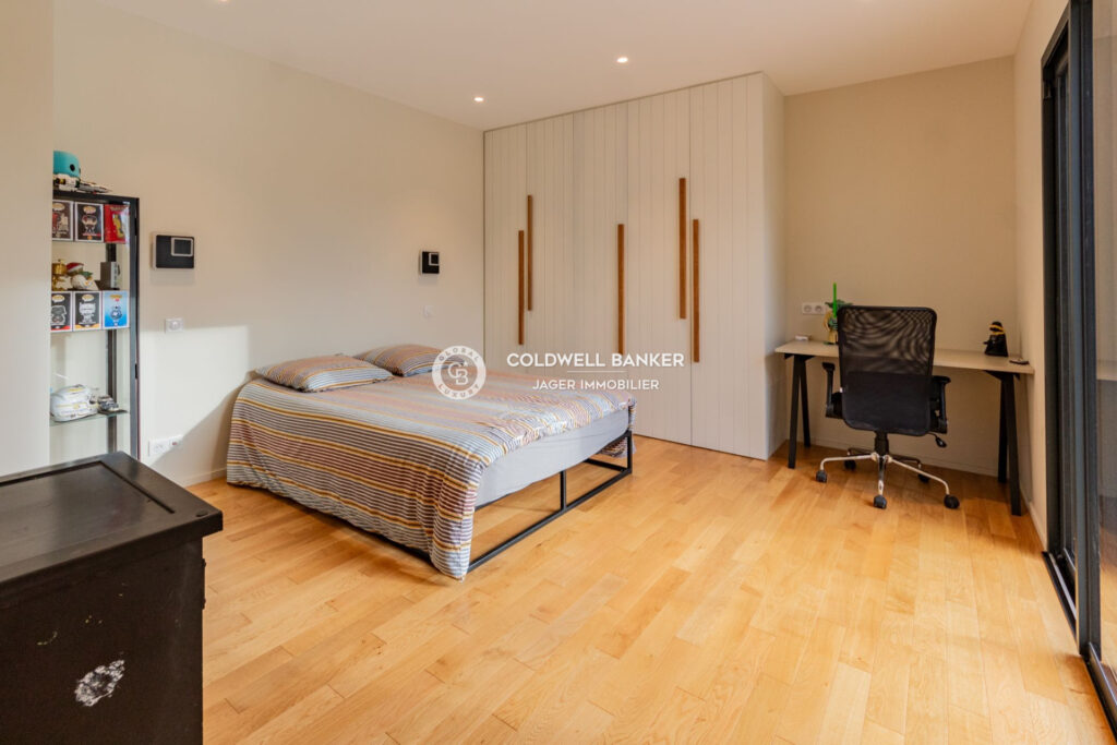 vente maison 5 Pièce(s) – 5 pièces – 4 chambres – 165.00 m²