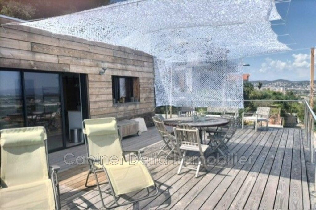 Maison à Vendre  Villa d’Exception à Hyères : Vue Mer Panoram – 6 pièces – 5 chambres – 131.00 m²