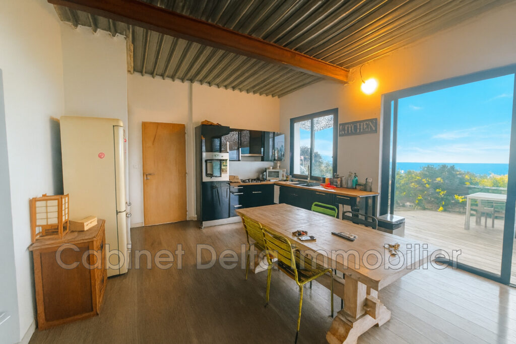 Maison à Vendre  Villa d&rsquo;Exception à Hyères : Vue Mer Panoram – 6 pièces – 5 chambres – 131.00 m²