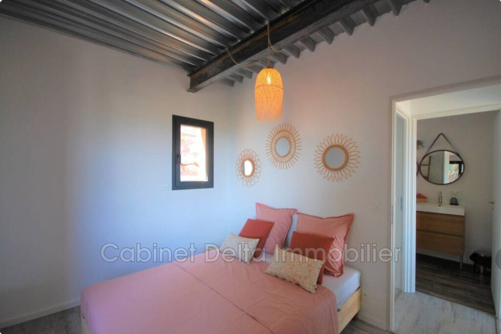 Maison à Vendre  Villa d’Exception à Hyères : Vue Mer Panoram – 6 pièces – 5 chambres – 131.00 m²