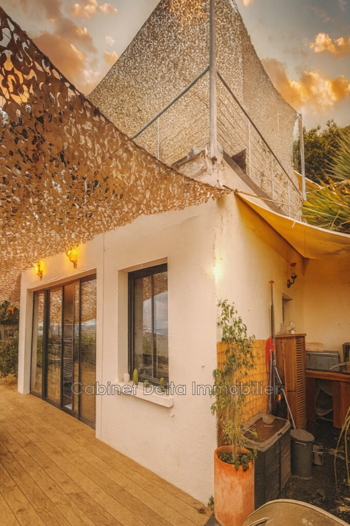 Maison à Vendre  Villa d’Exception à Hyères : Vue Mer Panoram – 6 pièces – 5 chambres – 131.00 m²