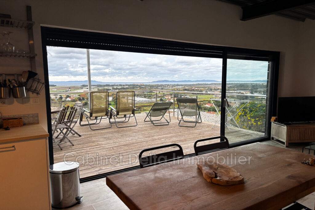 Maison à Vendre  Villa d’Exception à Hyères : Vue Mer Panoram – 6 pièces – 5 chambres – 131.00 m²