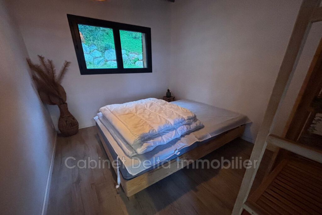 Maison à Vendre  Villa d’Exception à Hyères : Vue Mer Panoram – 6 pièces – 5 chambres – 131.00 m²