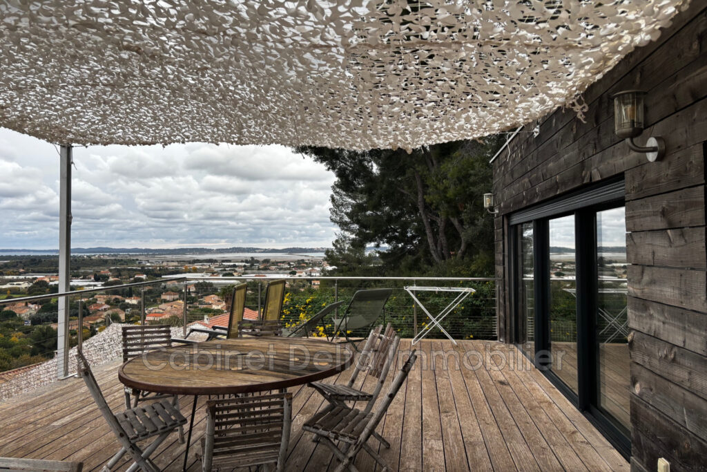 Maison à Vendre  Villa d’Exception à Hyères : Vue Mer Panoram – 6 pièces – 5 chambres – 131.00 m²
