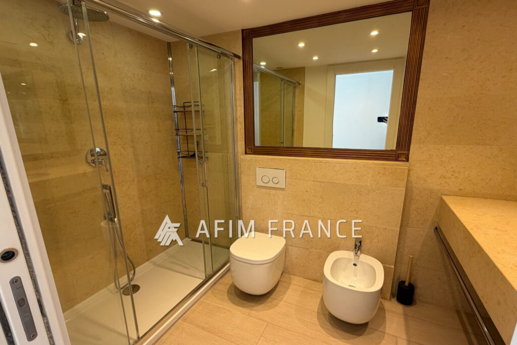 Boulevard Guynemer, magnifique studio meublé en étage élevé da – 1 pièce – NR chambres – 31.00 m²