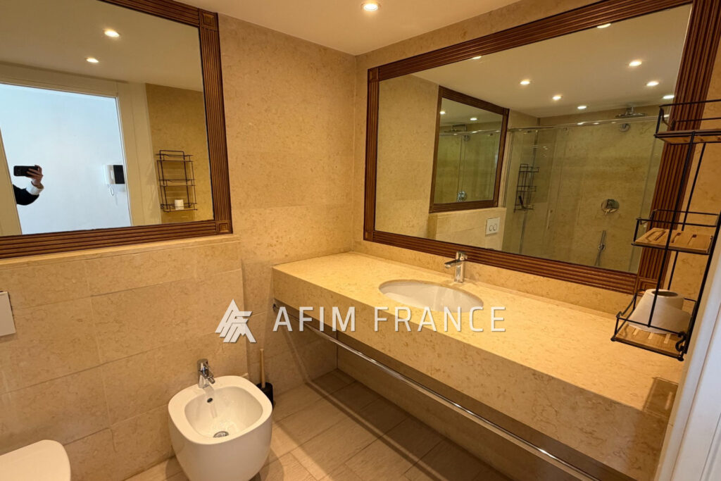 Boulevard Guynemer, magnifique studio meublé en étage élevé da – 1 pièce – NR chambres – 31.00 m²