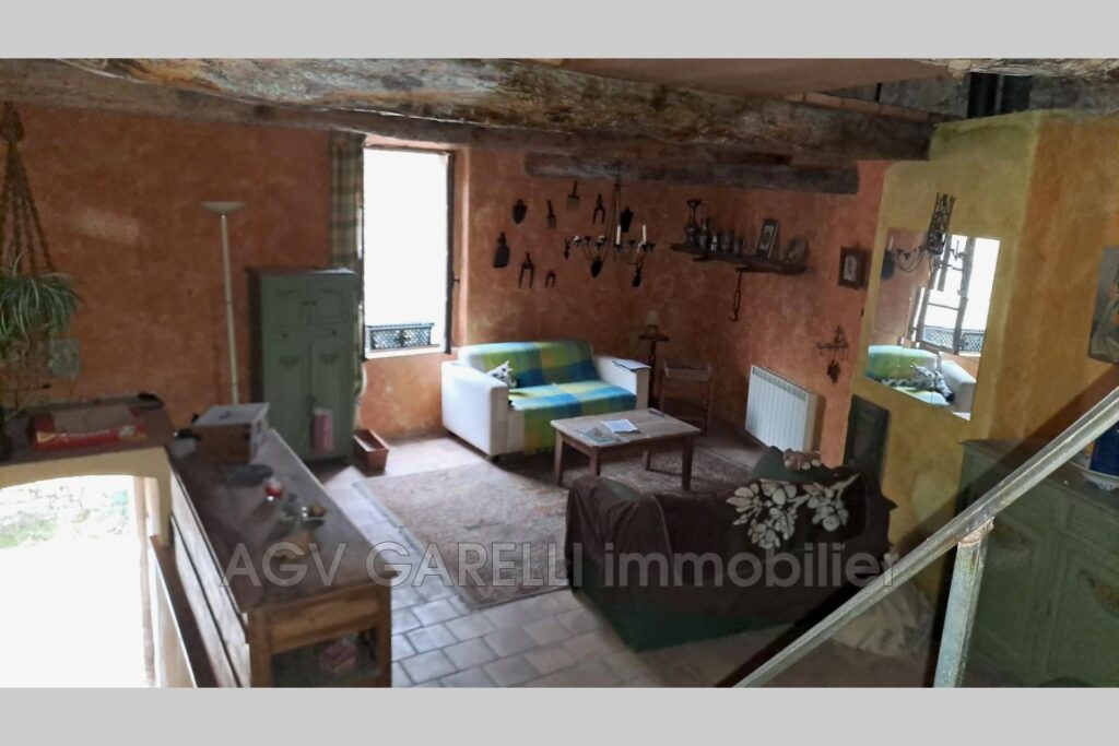 vente maison de village 3 Pièce(s) – 3 pièces – 1 chambre – 85.00 m²