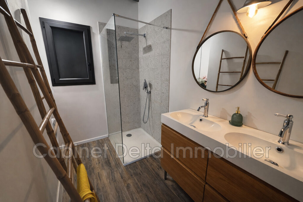 Maison à Vendre  Villa d&rsquo;Exception à Hyères : Vue Mer Panoram – 6 pièces – 5 chambres – 131.00 m²