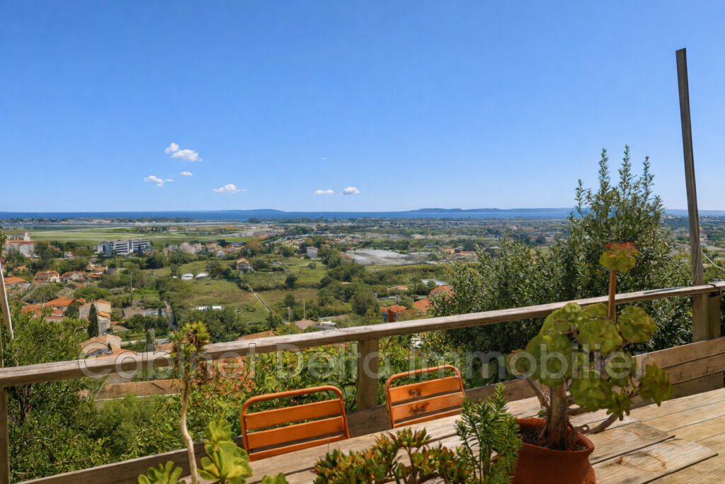 Maison à Vendre  Villa d&rsquo;Exception à Hyères : Vue Mer Panoram – 6 pièces – 5 chambres – 131.00 m²