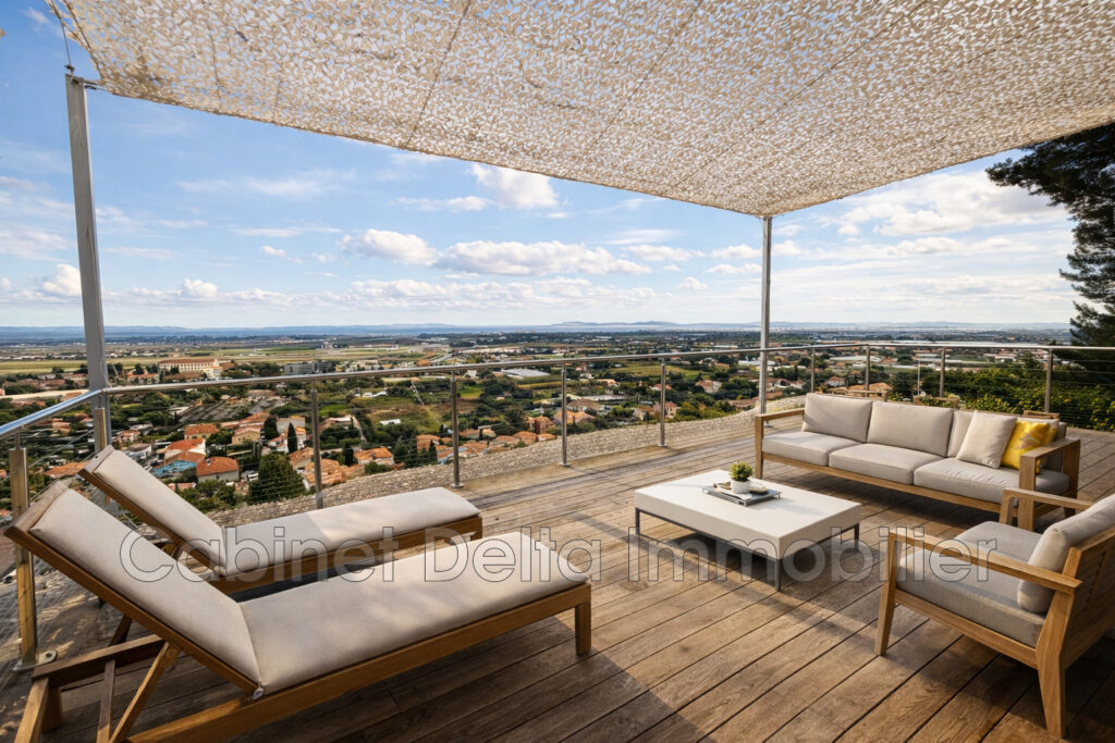 Maison à Vendre  Villa d&rsquo;Exception à Hyères : Vue Mer Panoram – 6 pièces – 5 chambres – 131.00 m²